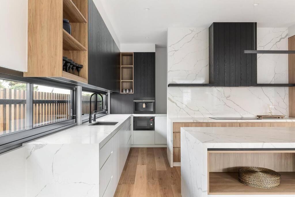 Kirks On Park - Brand New Luxury Home, Great Location Сорренто Экстерьер фото