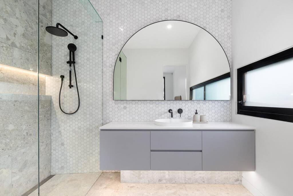 Kirks On Park - Brand New Luxury Home, Great Location Сорренто Экстерьер фото