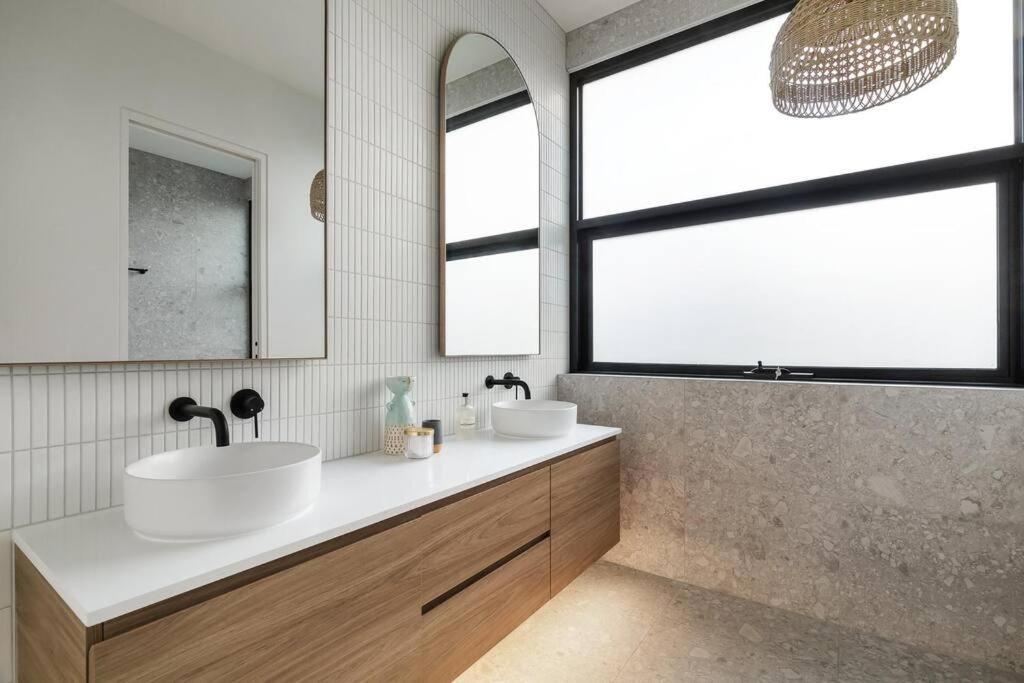 Kirks On Park - Brand New Luxury Home, Great Location Сорренто Экстерьер фото